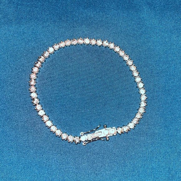 Helzberg Diamond Tennis Bracelet - Picture 1 of 4